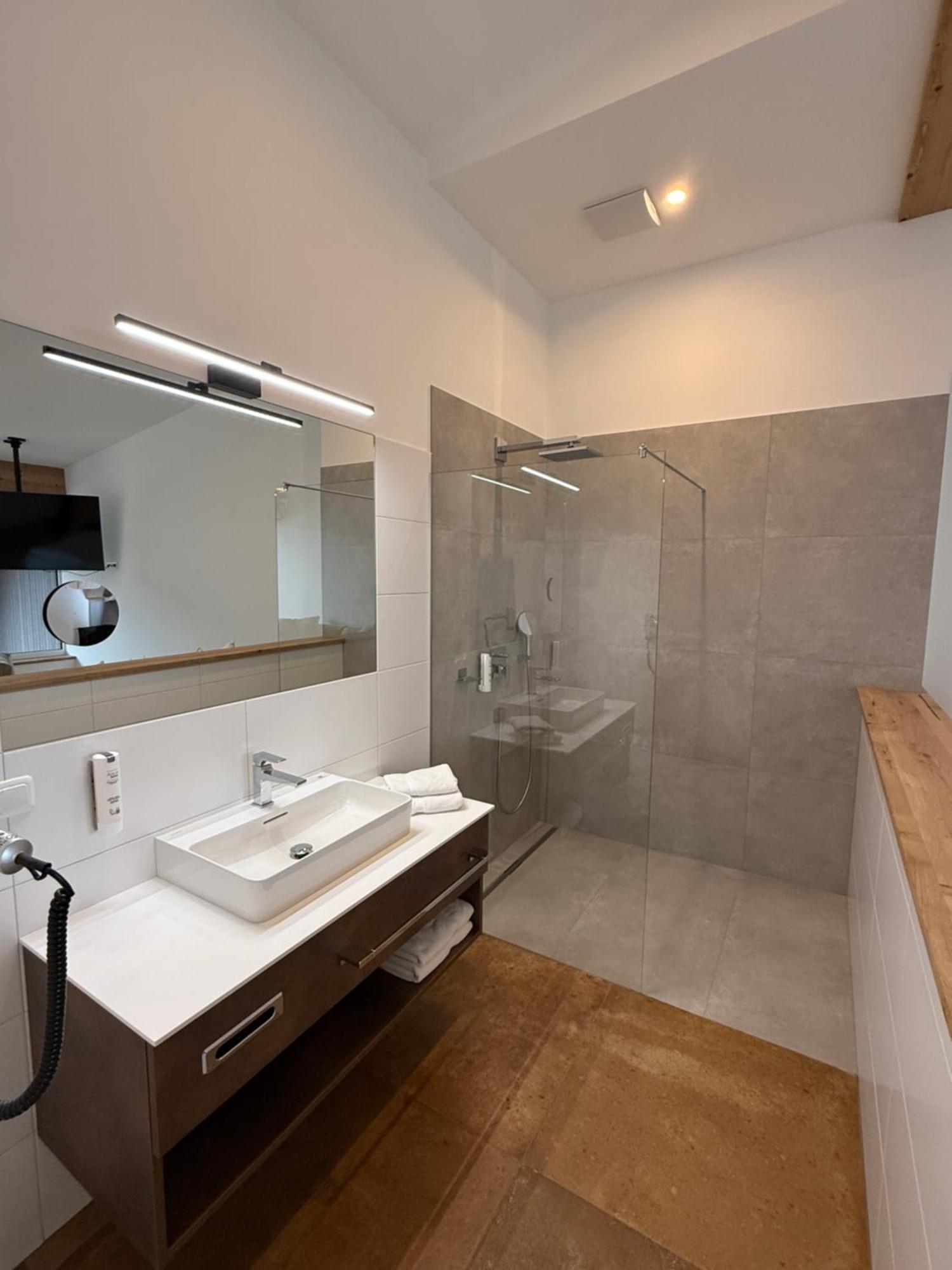 Seehotel Lilly Strobl Bagian luar foto