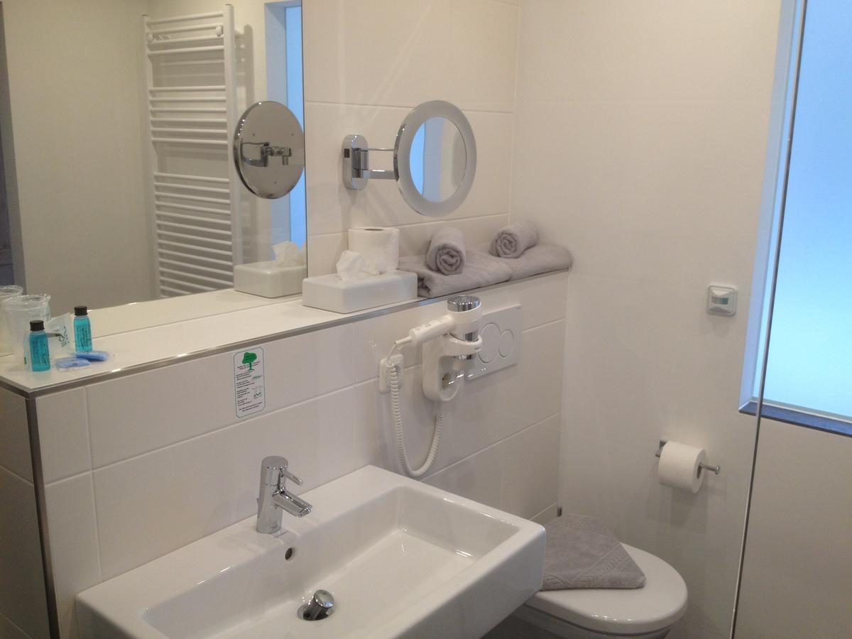 Seehotel Lilly Strobl Bagian luar foto