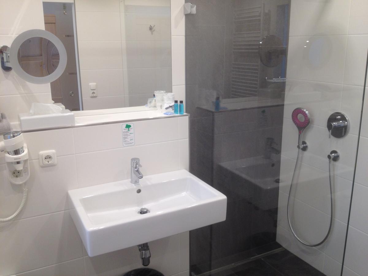Seehotel Lilly Strobl Bagian luar foto
